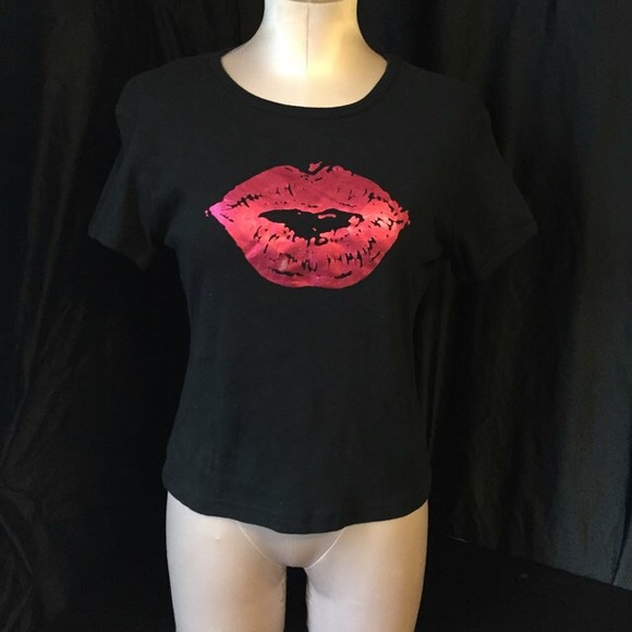 COPY - Black shirt with metallic red lips. - Picture 1 of 4